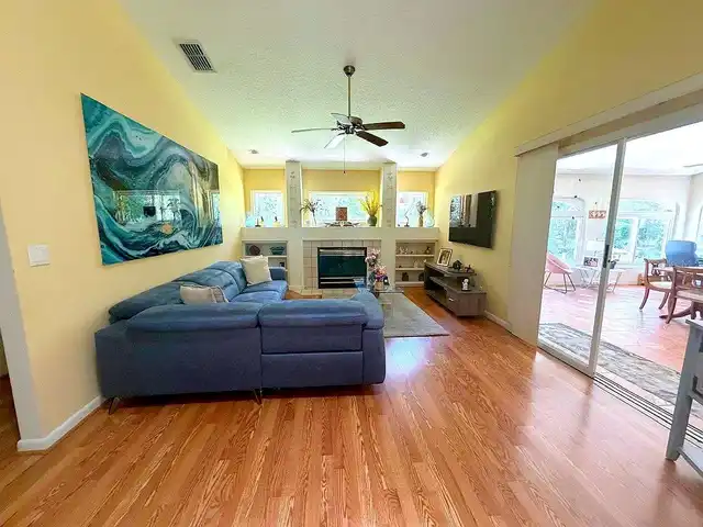 Listing Photo 8