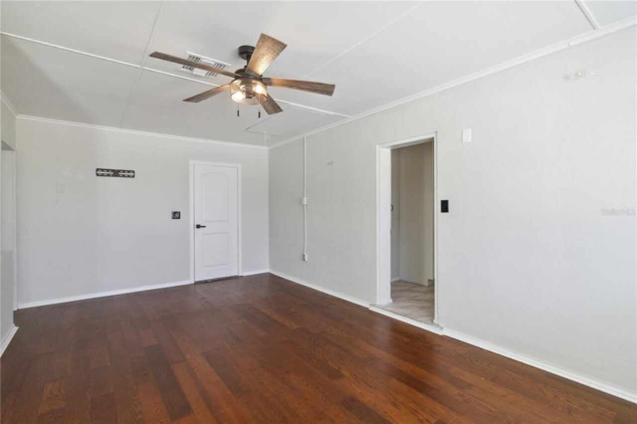Listing Photo 9