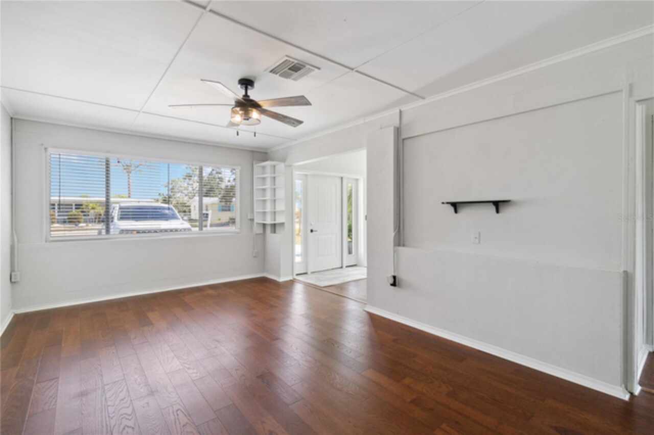 Listing Photo 11
