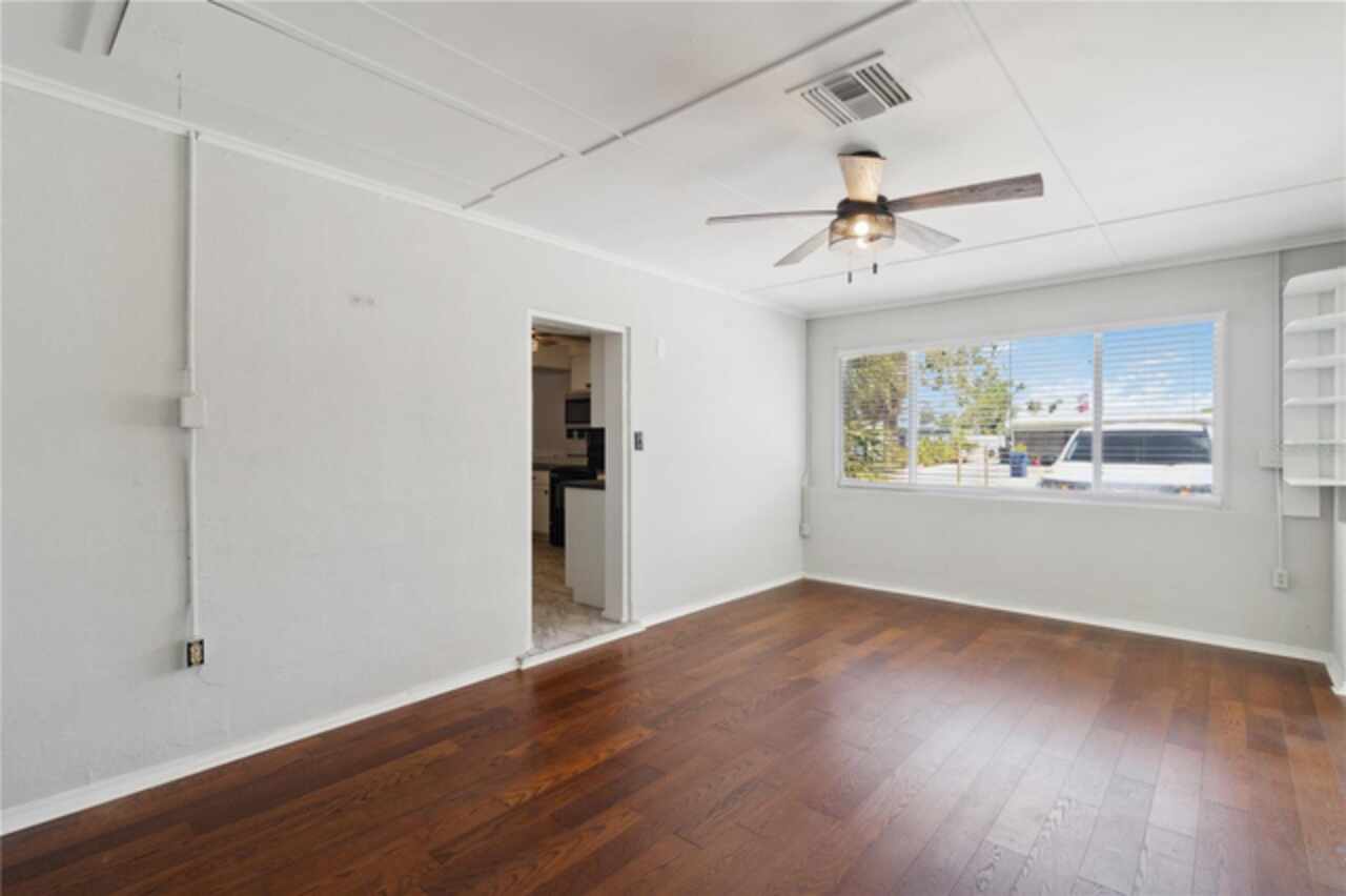 Listing Photo 12