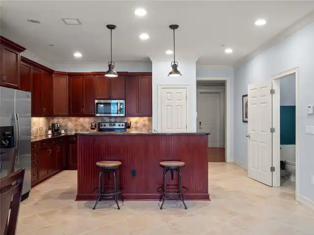 Listing Photo 10