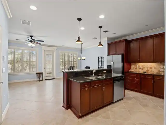 Listing Photo 14