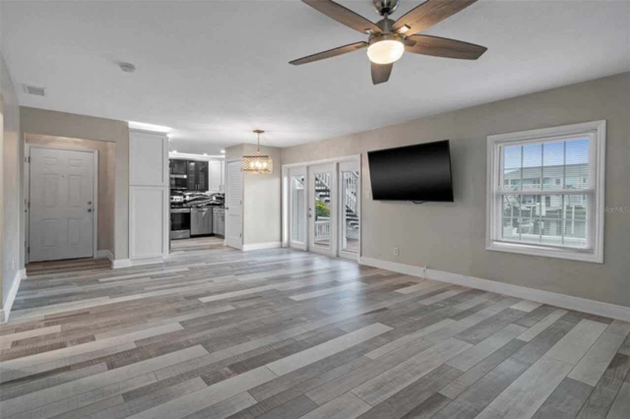 Listing Photo 11