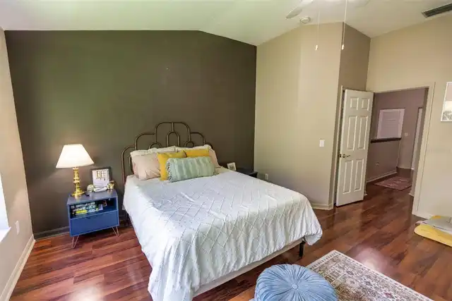 Listing Photo 18