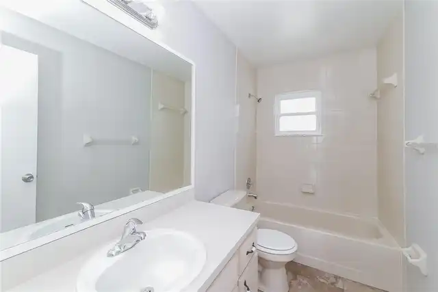 Listing Photo 11