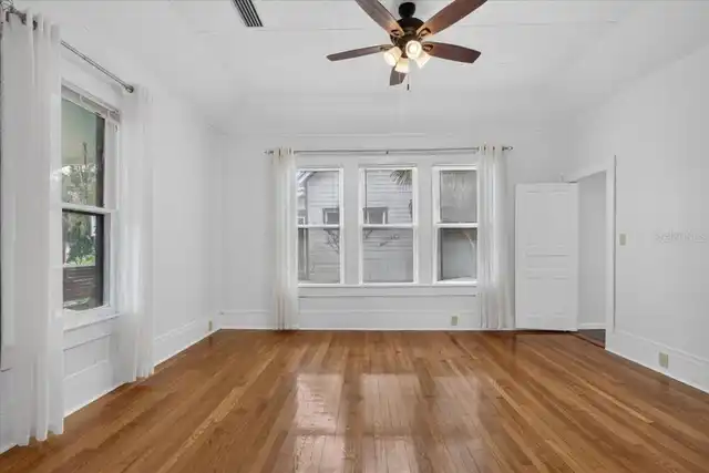 Listing Photo 9