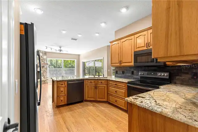 Listing Photo 11