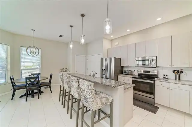 Listing Photo 12