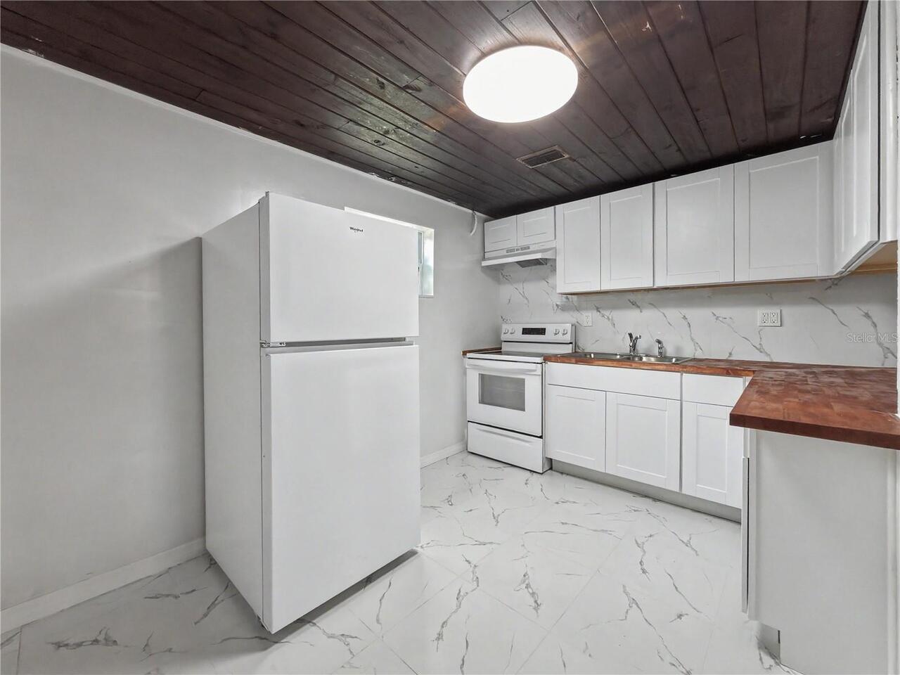 Listing Photo 9