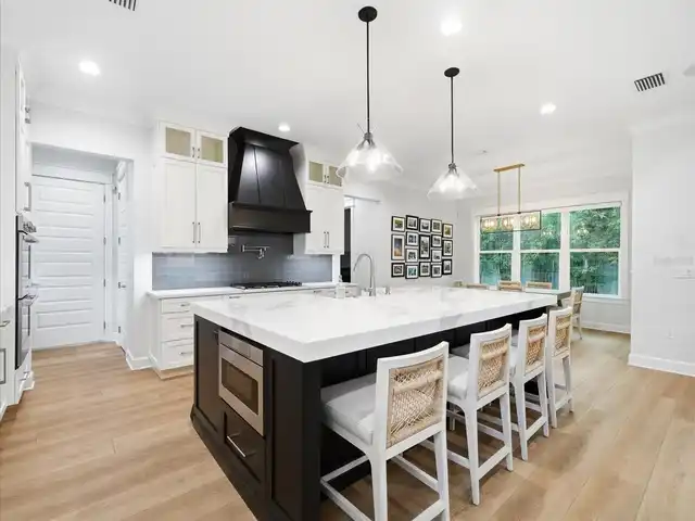 Listing Photo 9