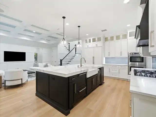 Listing Photo 12