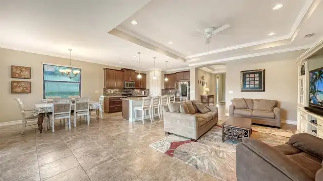 Listing Photo 11