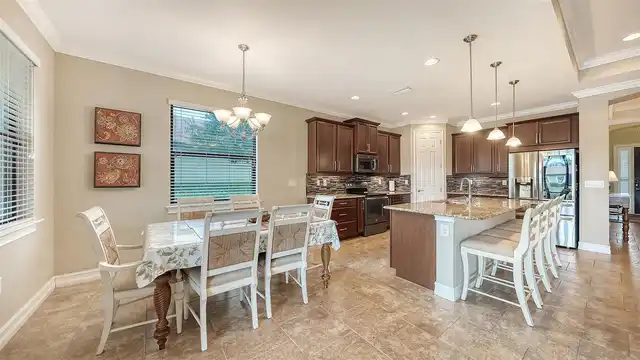 Listing Photo 12