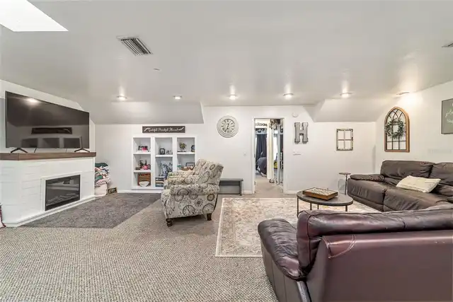 Listing Photo 8