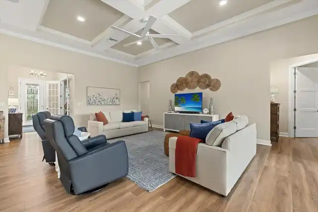 Listing Photo 10