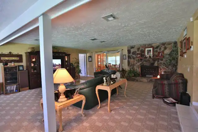 Listing Photo 9
