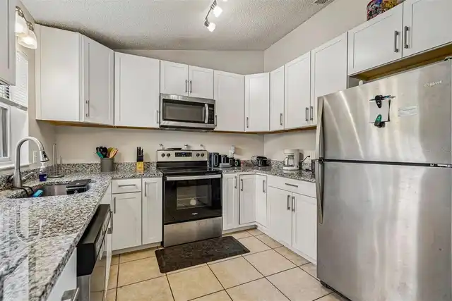 Listing Photo 9