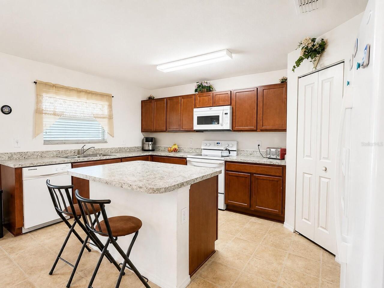 Listing Photo 9