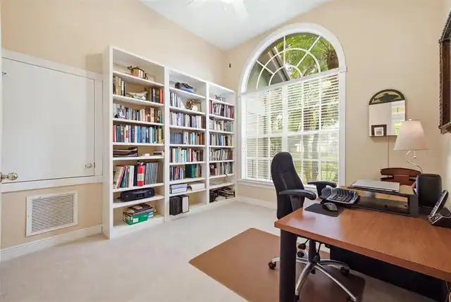 Listing Photo 12
