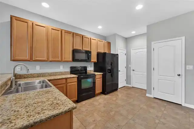 Listing Photo 10