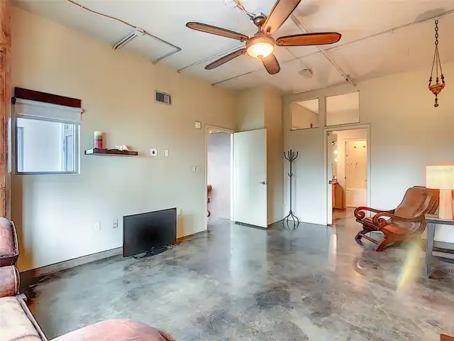 Listing Photo 9