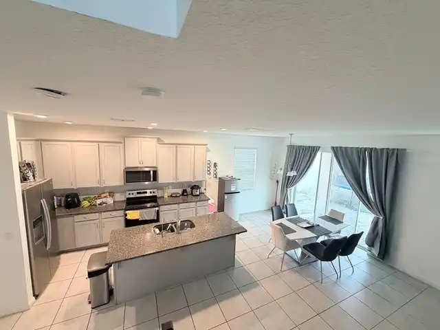 Listing Photo 11