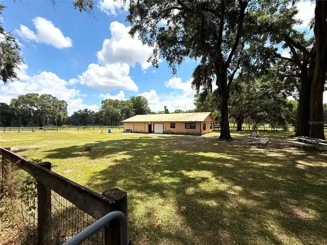 Listing Photo 11