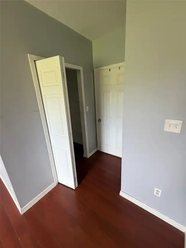 Listing Photo 12
