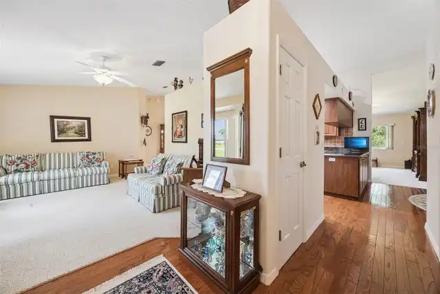 Listing Photo 12