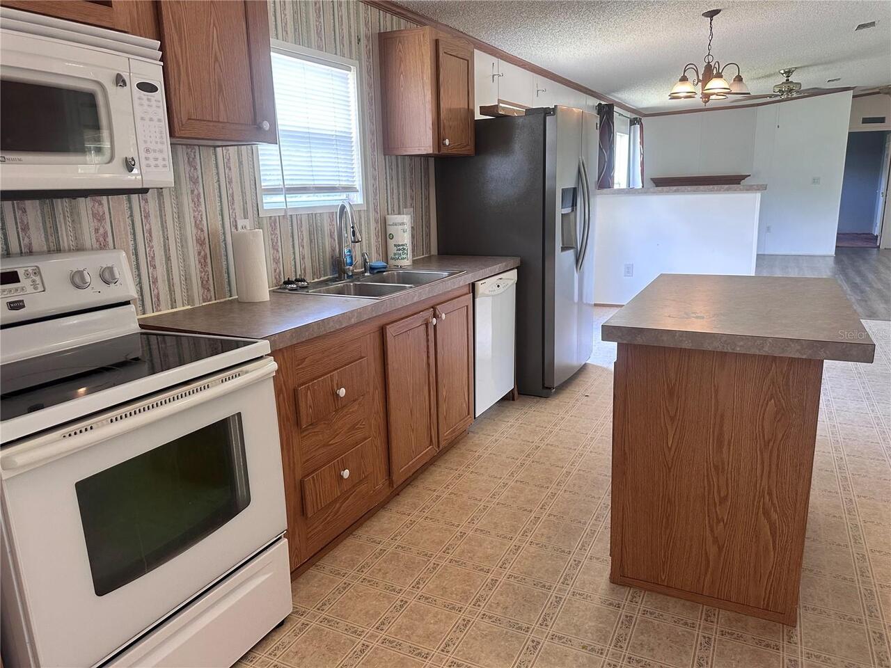 Listing Photo 8