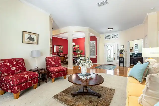 Listing Photo 9