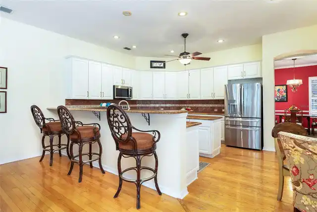Listing Photo 11