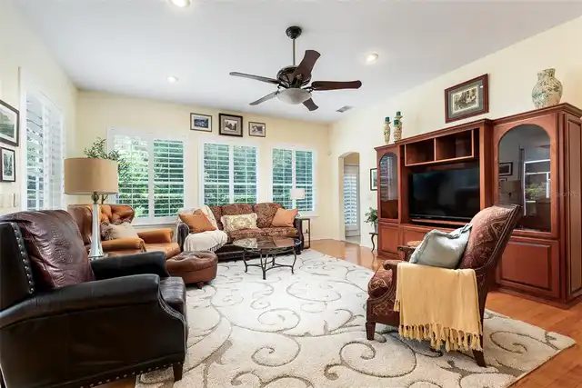 Listing Photo 12
