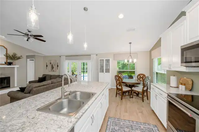 Listing Photo 10