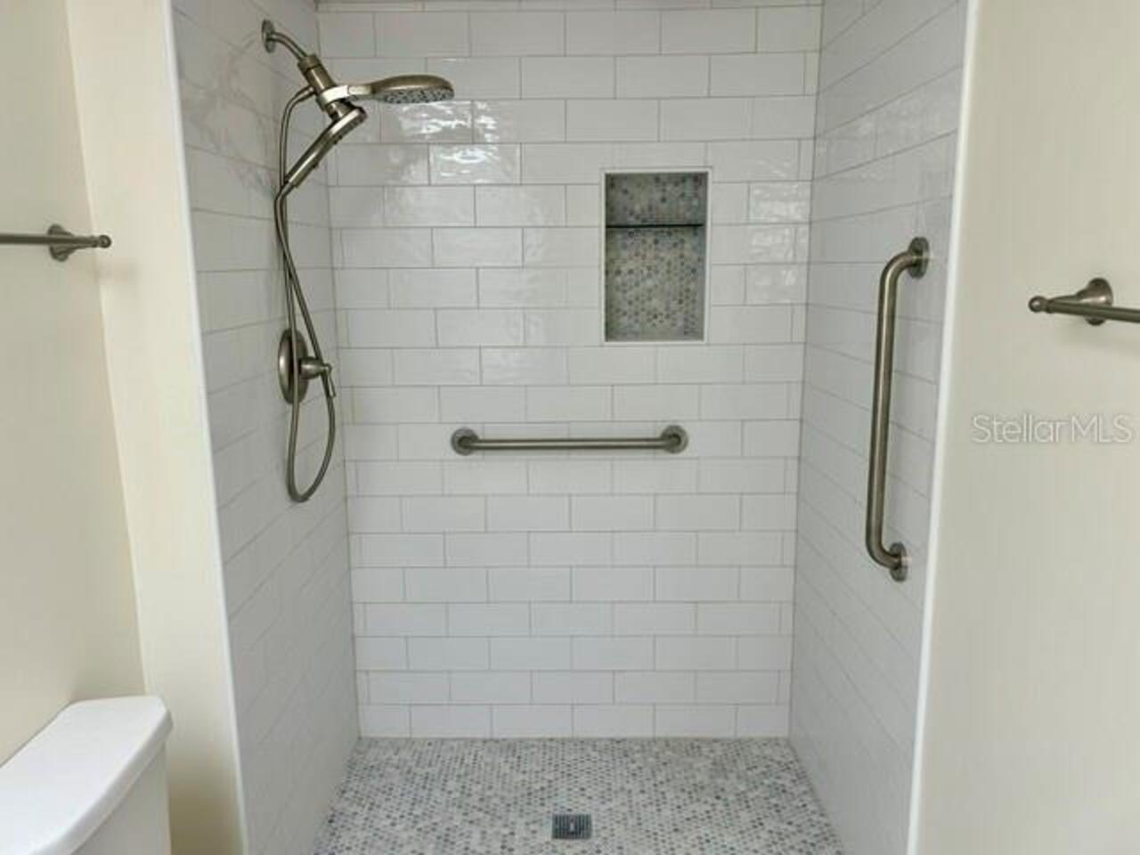 Listing Photo 12
