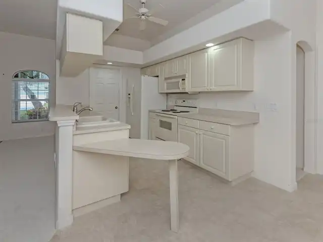 Listing Photo 11