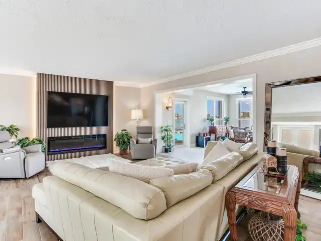 Listing Photo 11