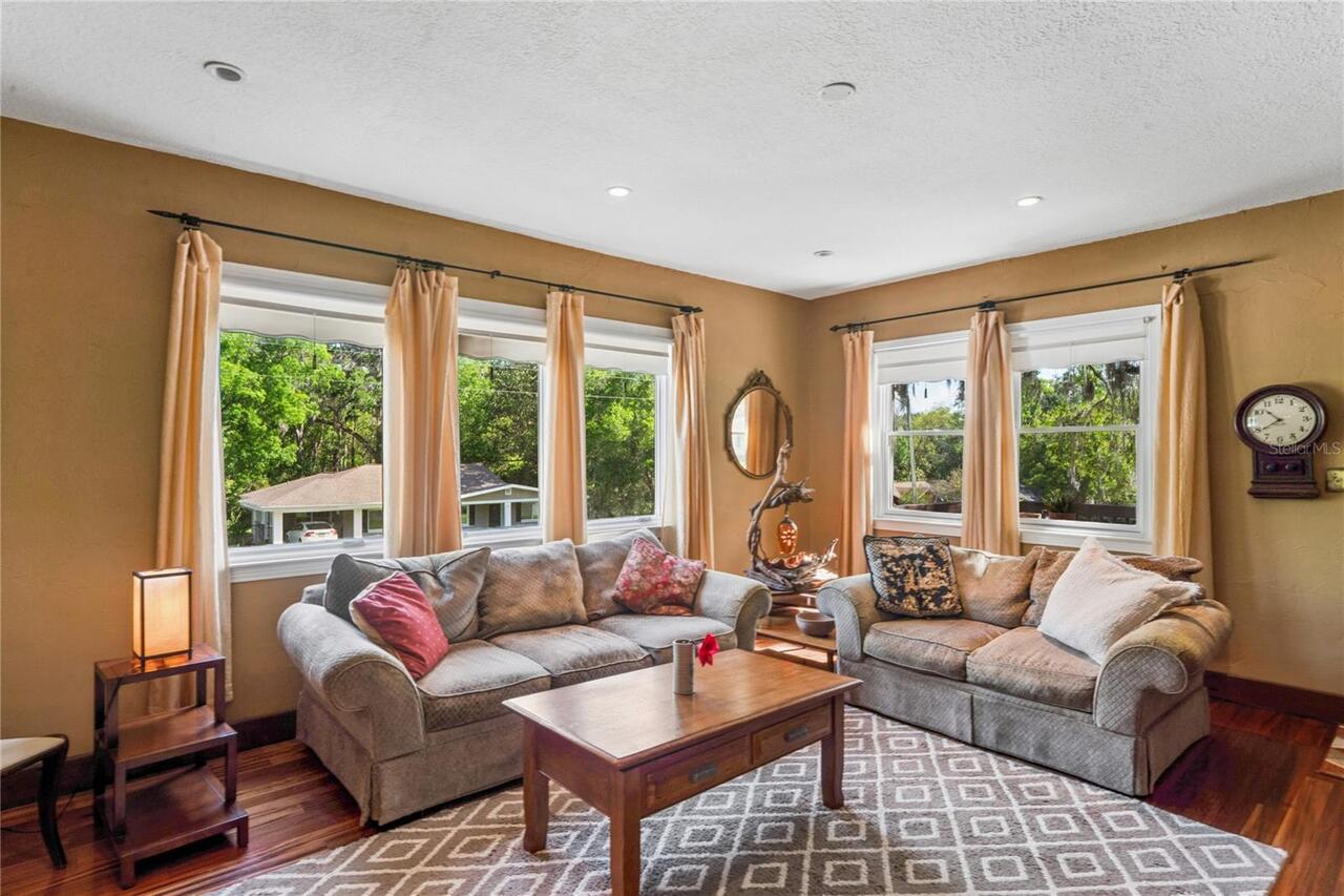 Listing Photo 8