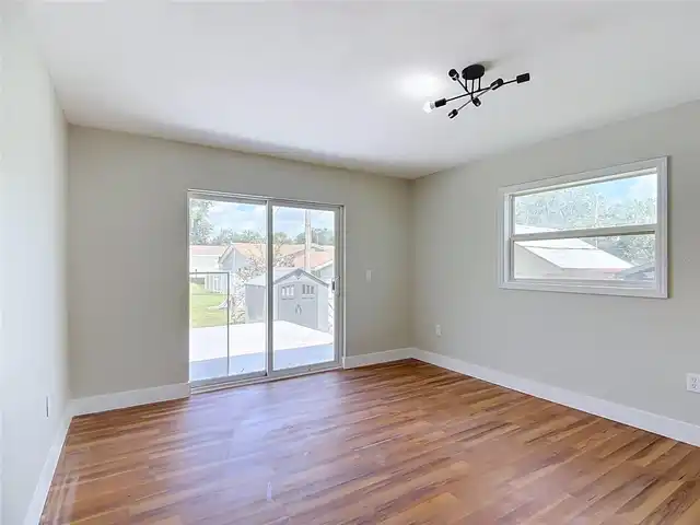 Listing Photo 12