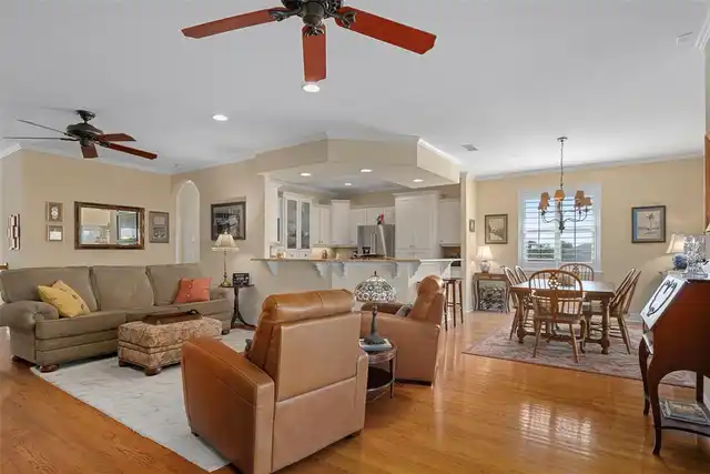Listing Photo 9