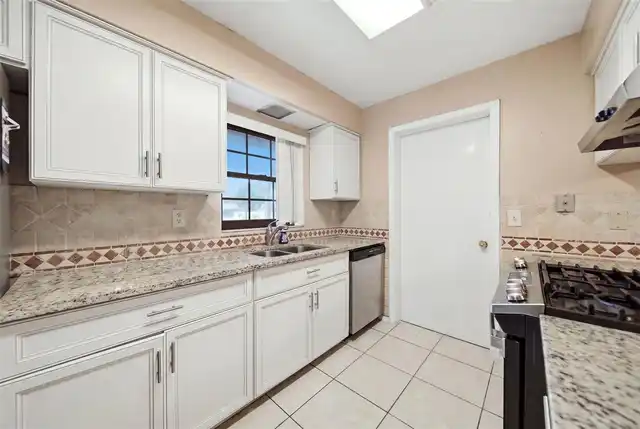Listing Photo 9