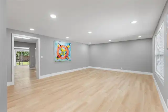 Listing Photo 11