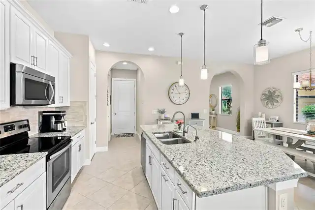 Listing Photo 8