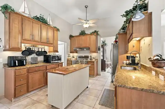 Listing Photo 17