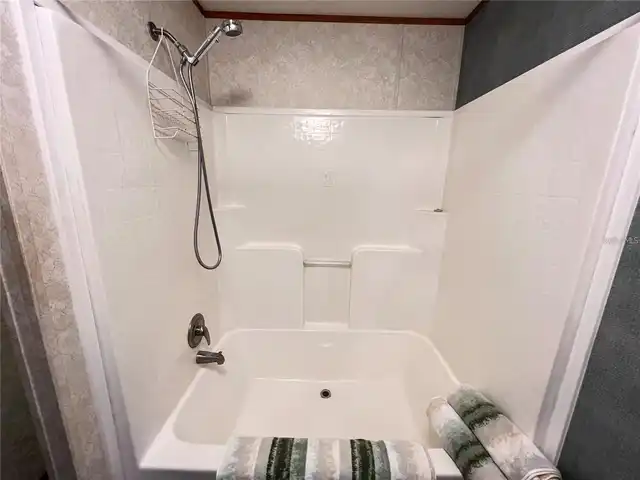 Listing Photo 11