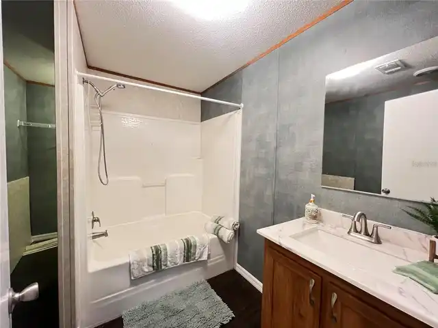Listing Photo 12