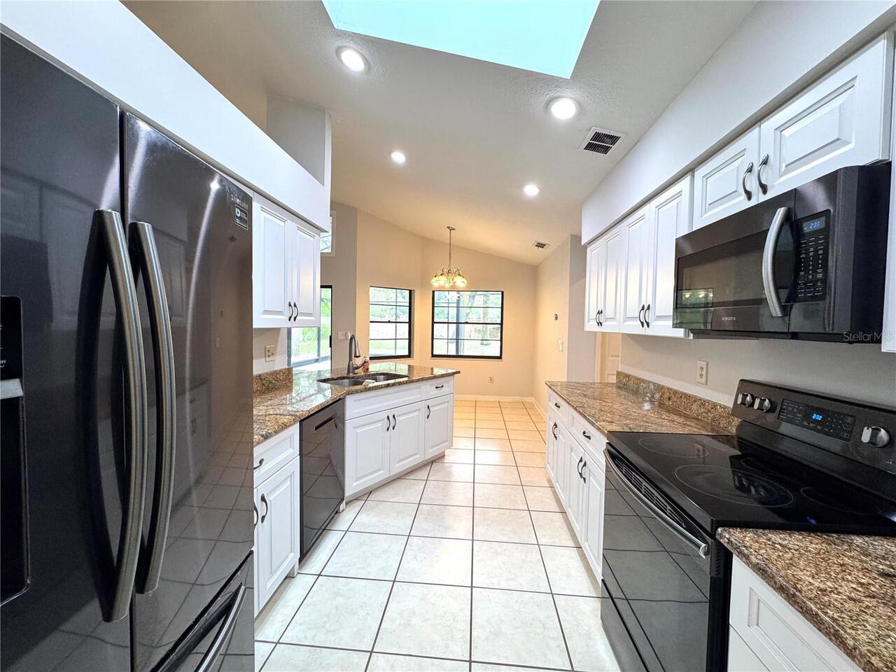 Listing Photo 10