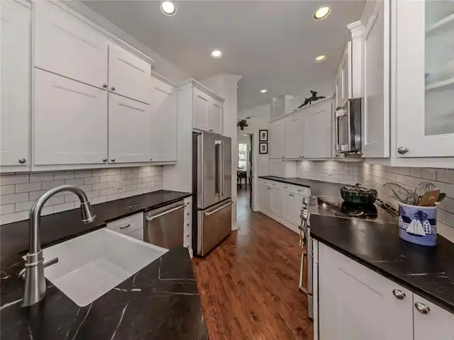 Listing Photo 12