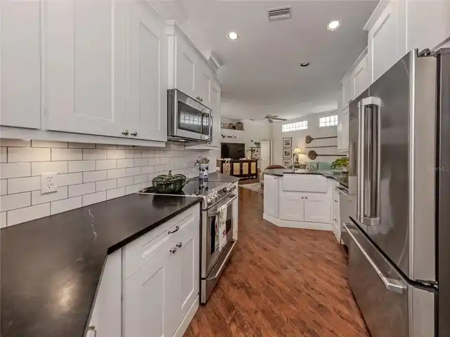 Listing Photo 15