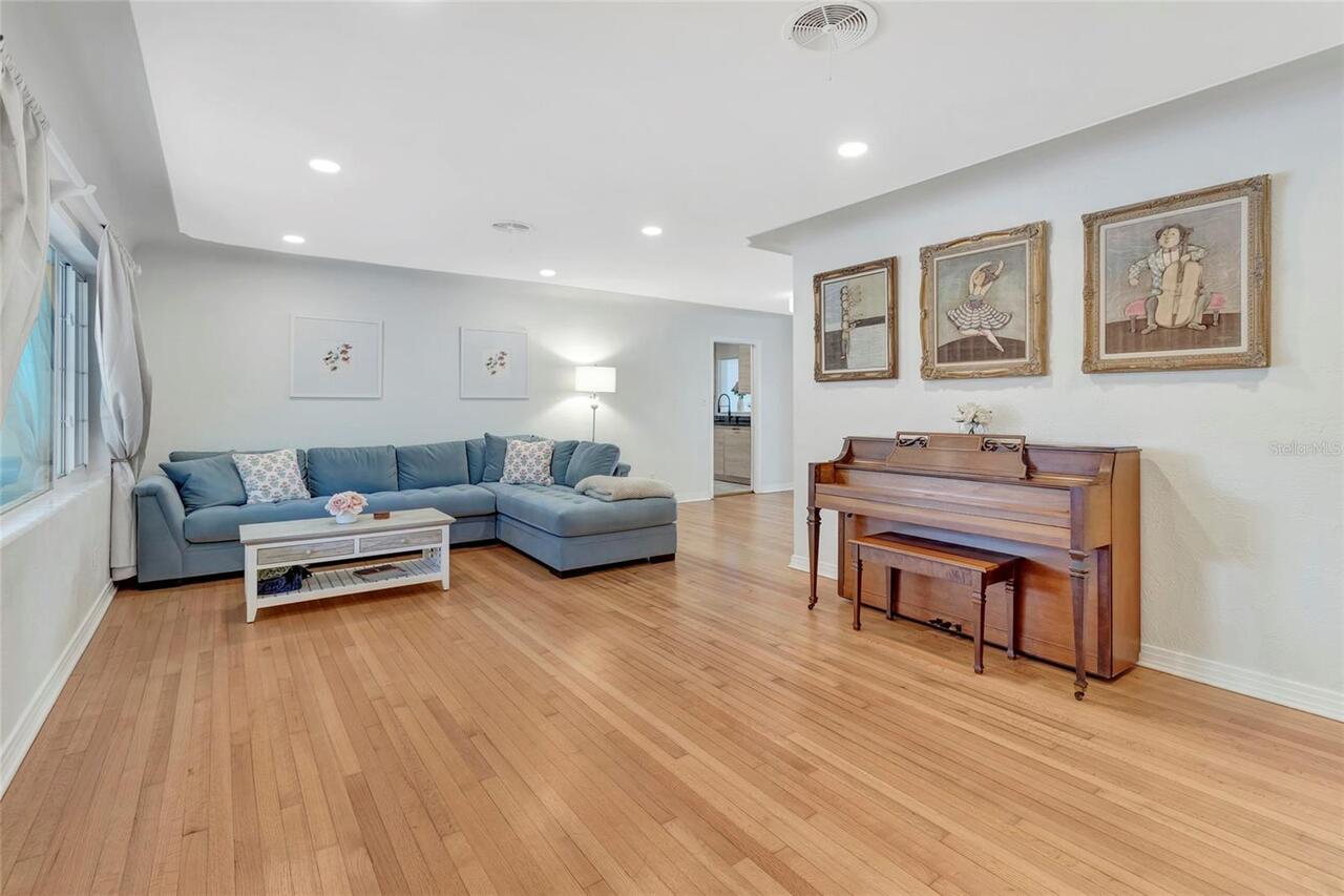 Listing Photo 12